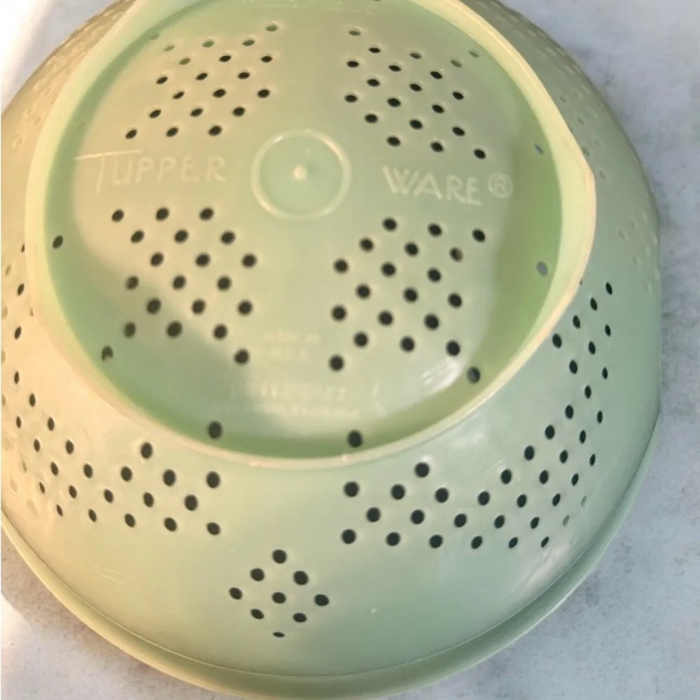 Vintage Tupperware Classic Colander Strainer Bowl Jadeite Green USA 339-2